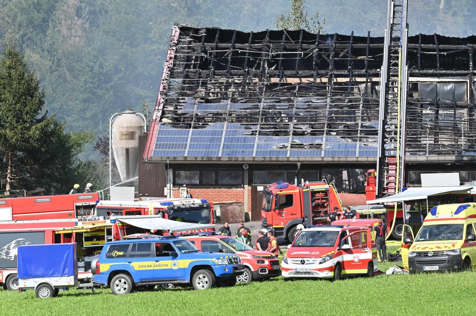 Gašenje požara na šoli (Foto: PGD Bistrica pri Tržiču) | Gašenje požara na šoli (Foto: PGD Bistrica pri Tržiču)
